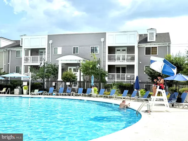 Arlington, VA 22204,4163 S FOUR MILE RUN DR #401