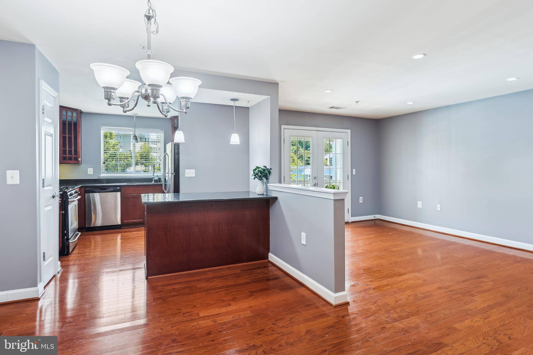 Arlington, VA 22204,4163 S FOUR MILE RUN DR #401
