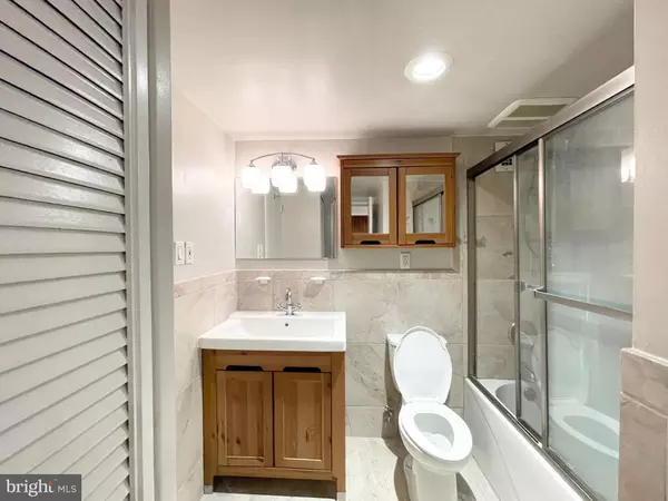 Washington, DC 20008,2939 VAN NESS ST NW #737