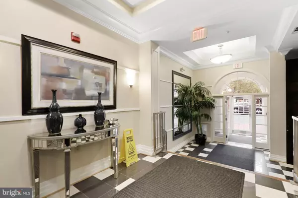 Alexandria, VA 22304,4950 BRENMAN PARK DR #201