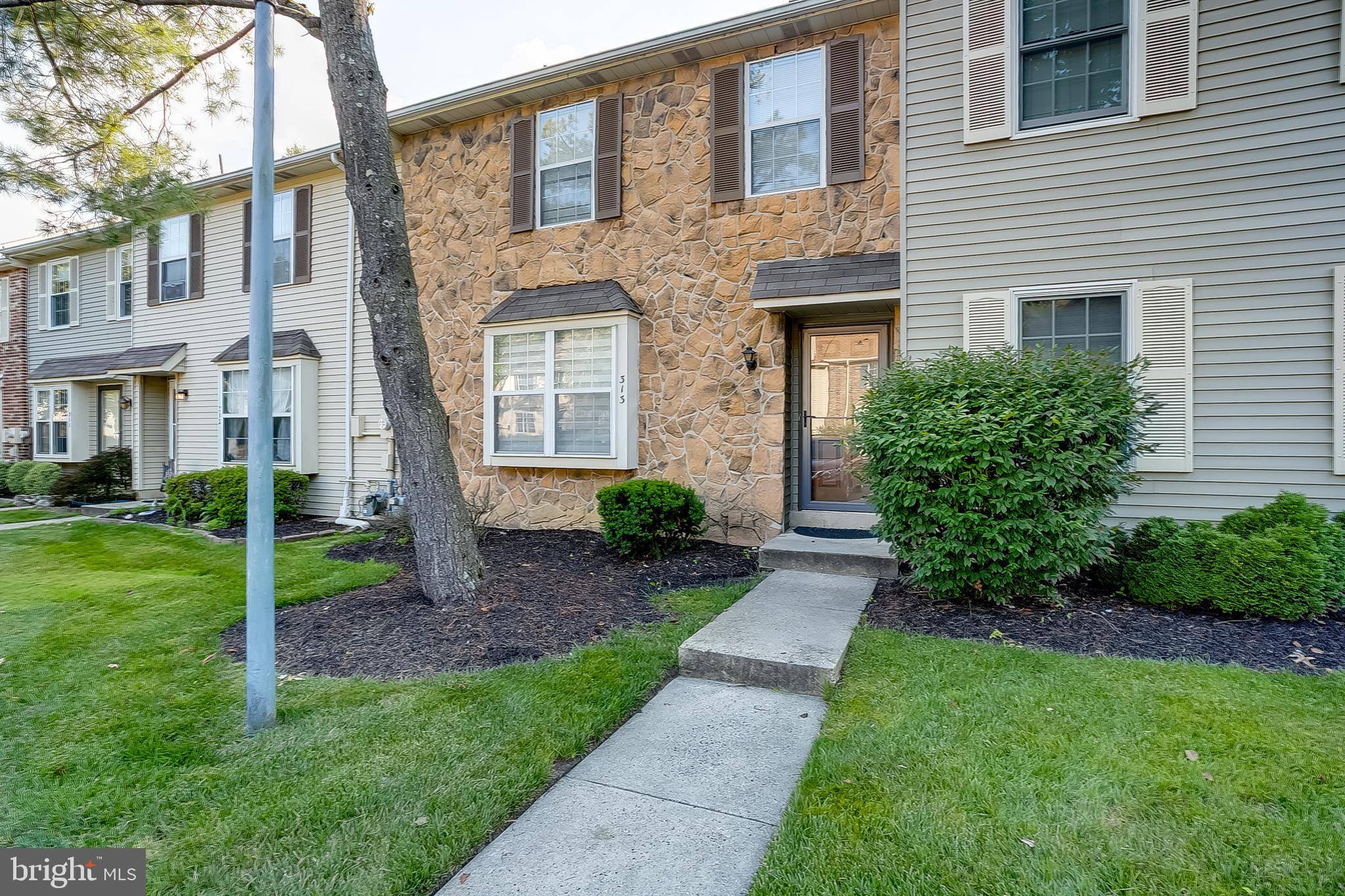 Mount Laurel, NJ 08054,313 FOUNTAINHALL CT