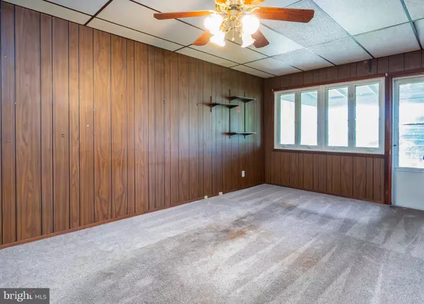 Mount Holly, NJ 08060,207 CANARY LN