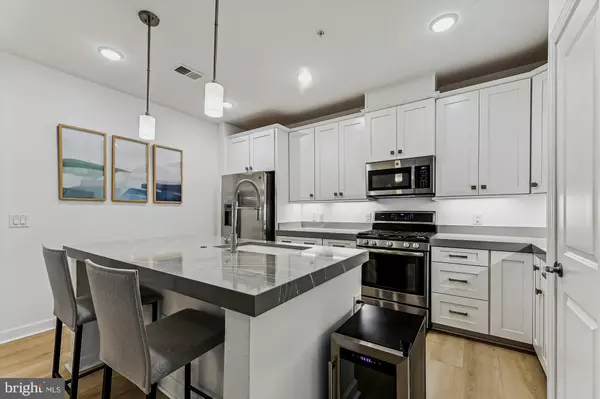Alexandria, VA 22315,6107 FAIRVIEW FARM DR #306