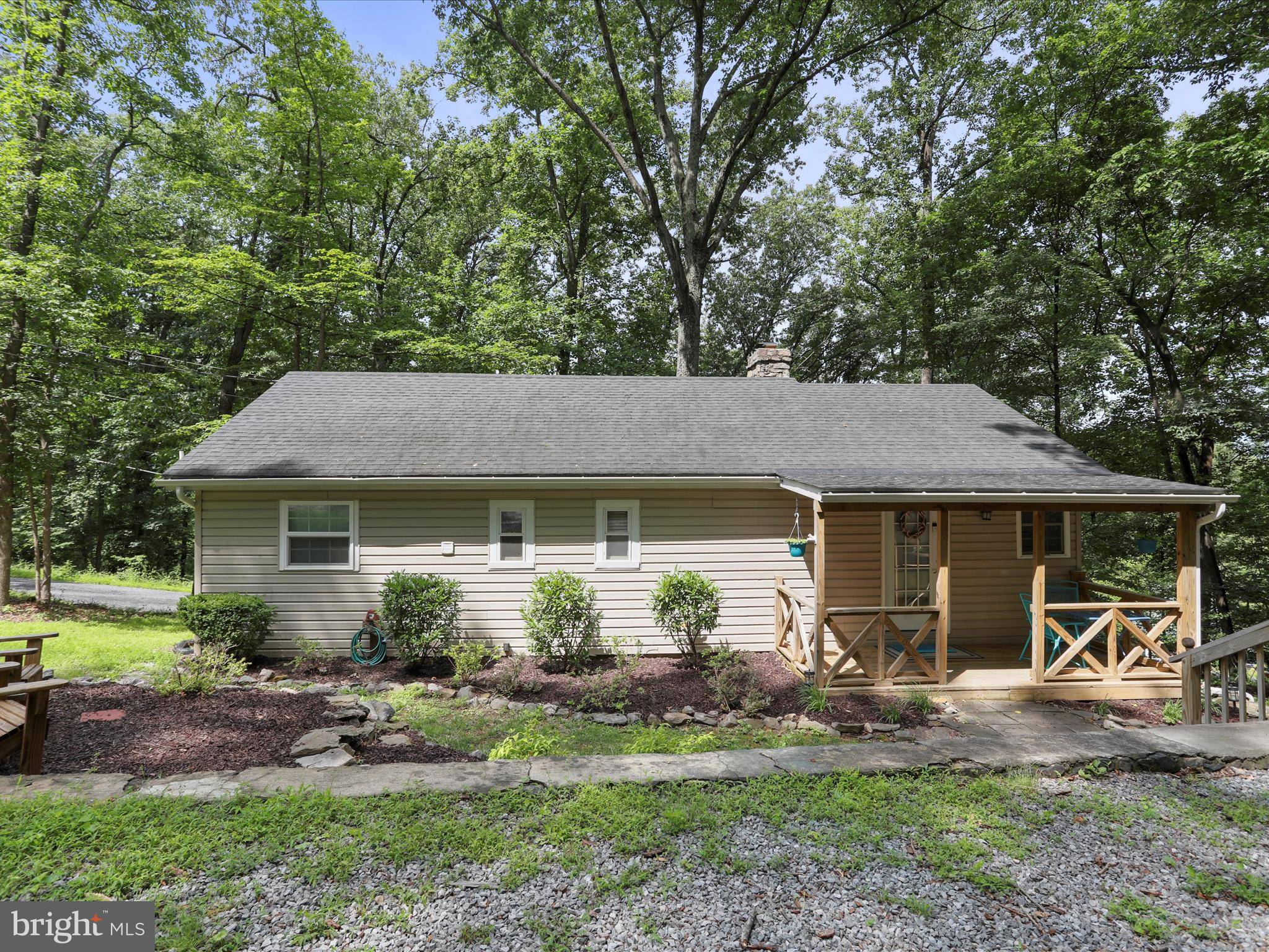 832 SHENANDOAH RIVER DR, Harpers Ferry, WV 25425