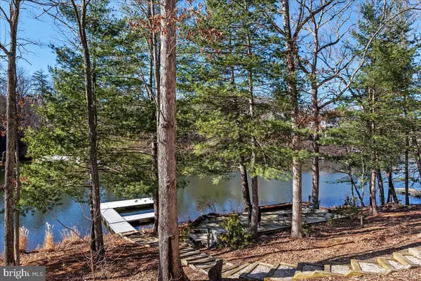 Cross Junction, VA 22625,1079 LAKEVIEW DR