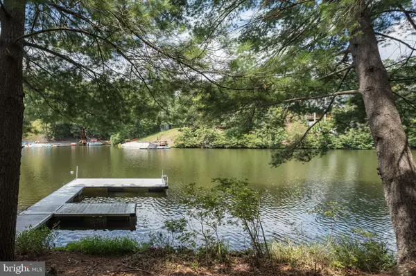 Cross Junction, VA 22625,1079 LAKEVIEW DR