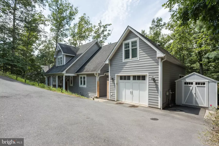 1079 LAKEVIEW DR, Cross Junction, VA 22625