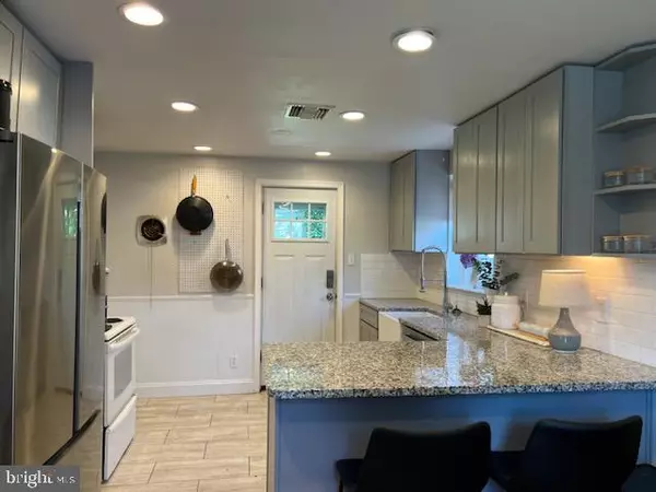 Springfield, PA 19064,30 WAYNE AVE