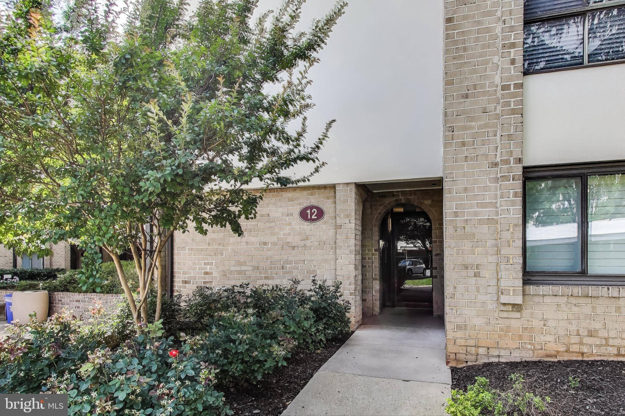 Rockville, MD 20850,12 MONROE ST #12-302