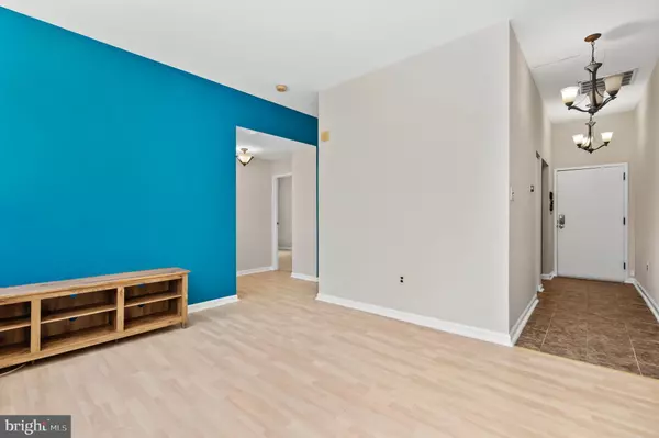 Philadelphia, PA 19106,136 N BREAD ST #130