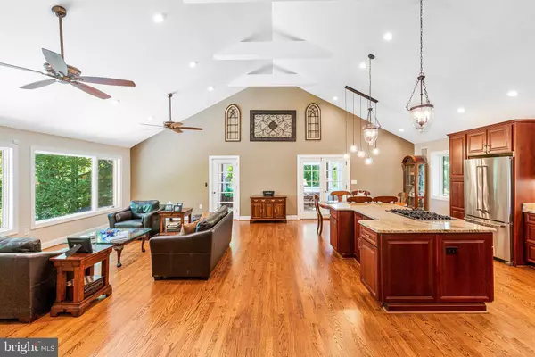 Falls Church, VA 22044,6320 CROSSWOODS CIR