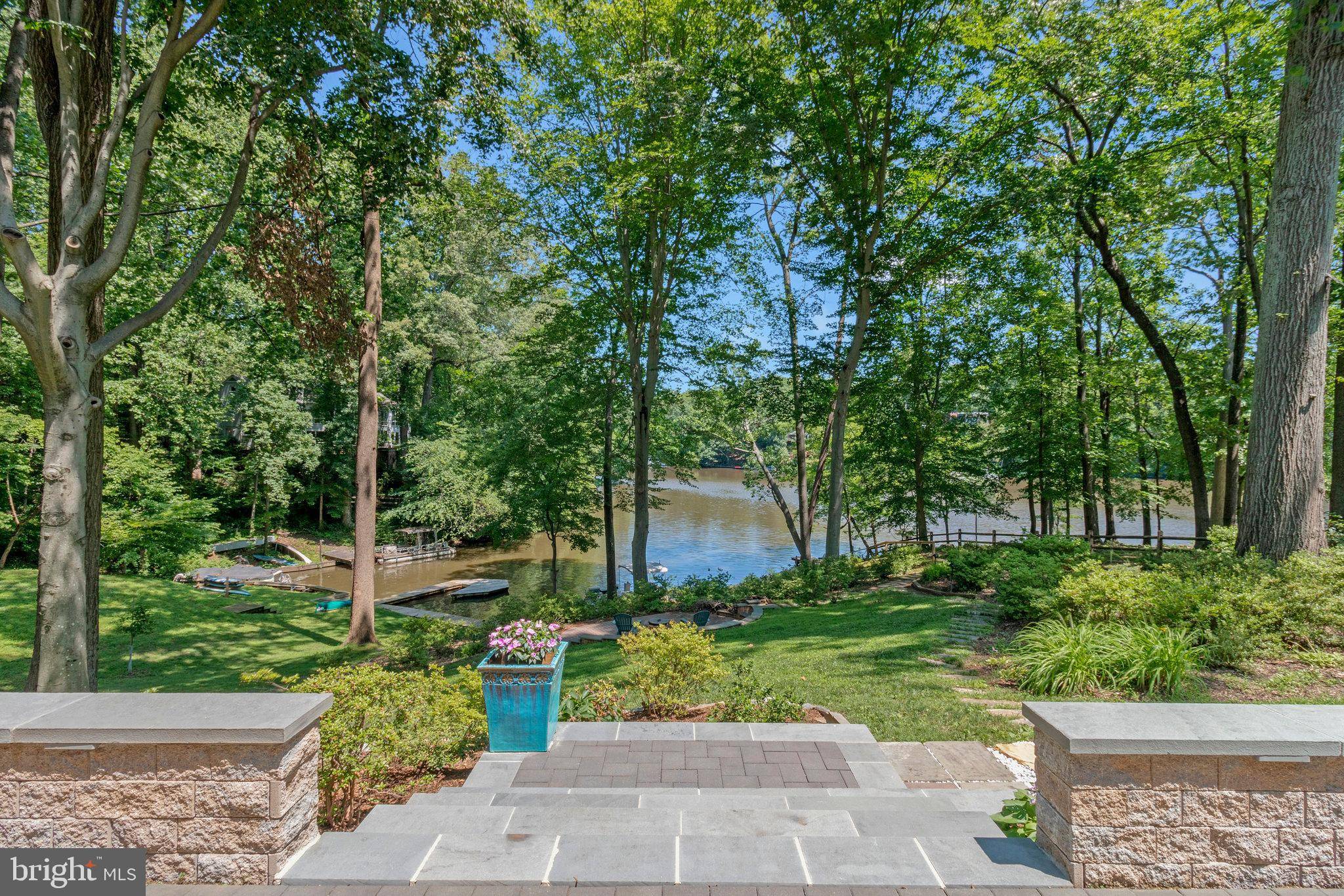 6320 CROSSWOODS CIR, Falls Church, VA 22044