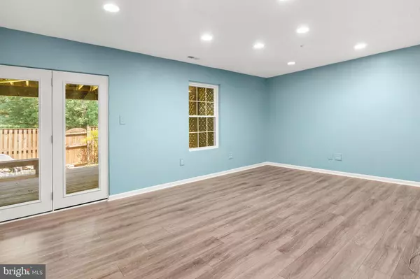 Crofton, MD 21114,2508 SMOKETREE LN
