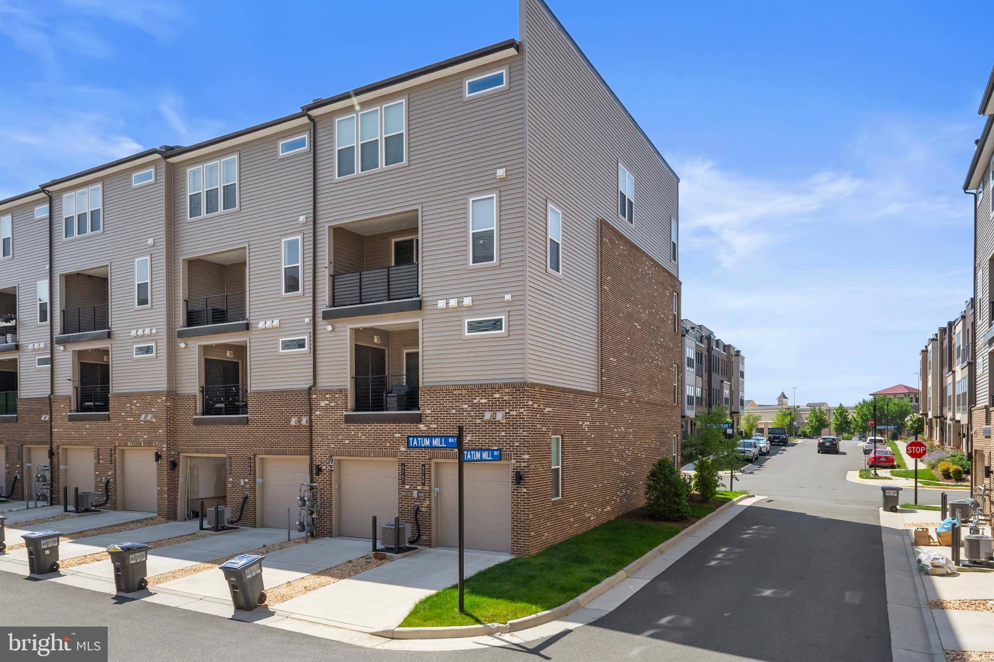 Chantilly, VA 20151,4767 TATUM MILL WAY #202