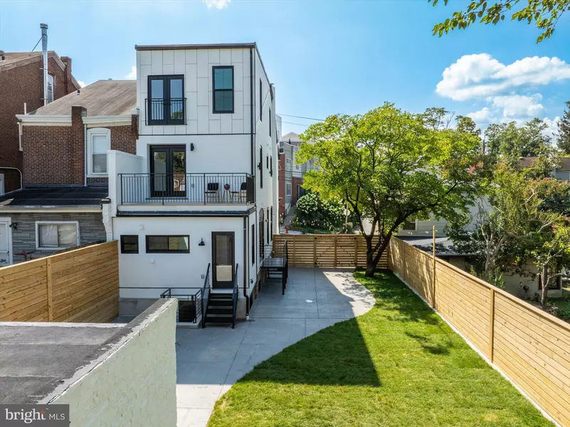 300 FOUNTAIN ST, Philadelphia, PA 19128