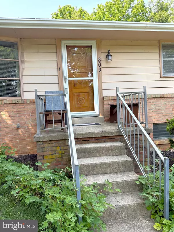 Akron, PA 17501,809 NEW ST