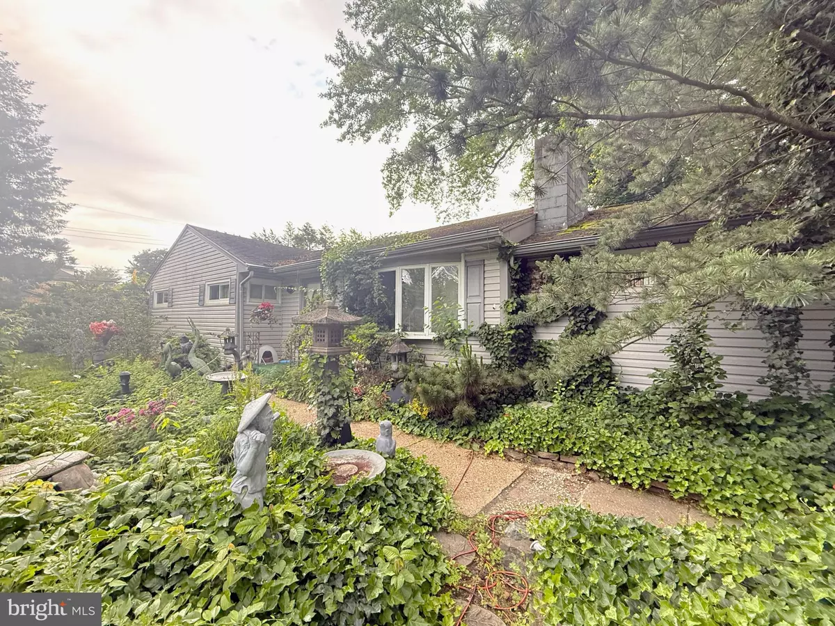 Woodbury Heights, NJ 08097,240 ELM AVE
