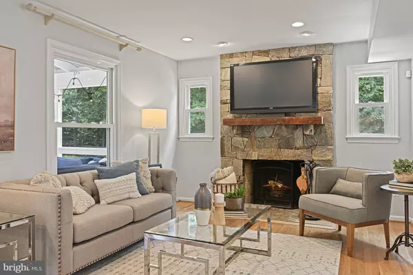 Great Falls, VA 22066,10302 GALPIN CT