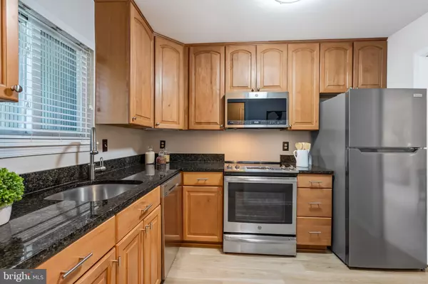 Falls Church, VA 22046,2810 LEE OAKS PL #302