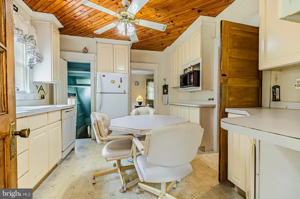 Hammonton, NJ 08037,362 S 3RD ST