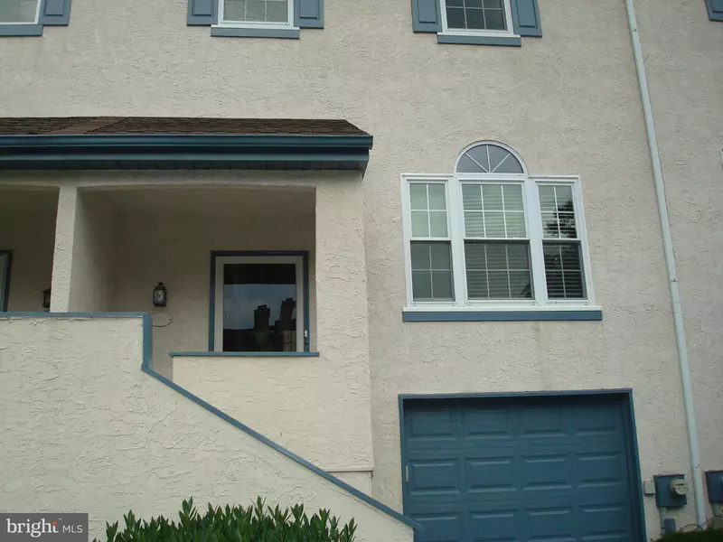 1704 STONEHAM DR, West Chester, PA 19382