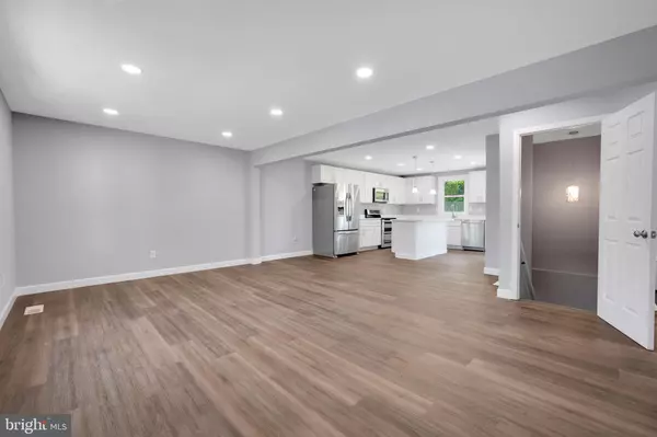 Leesburg, VA 20175,152 OAK VIEW DR SE