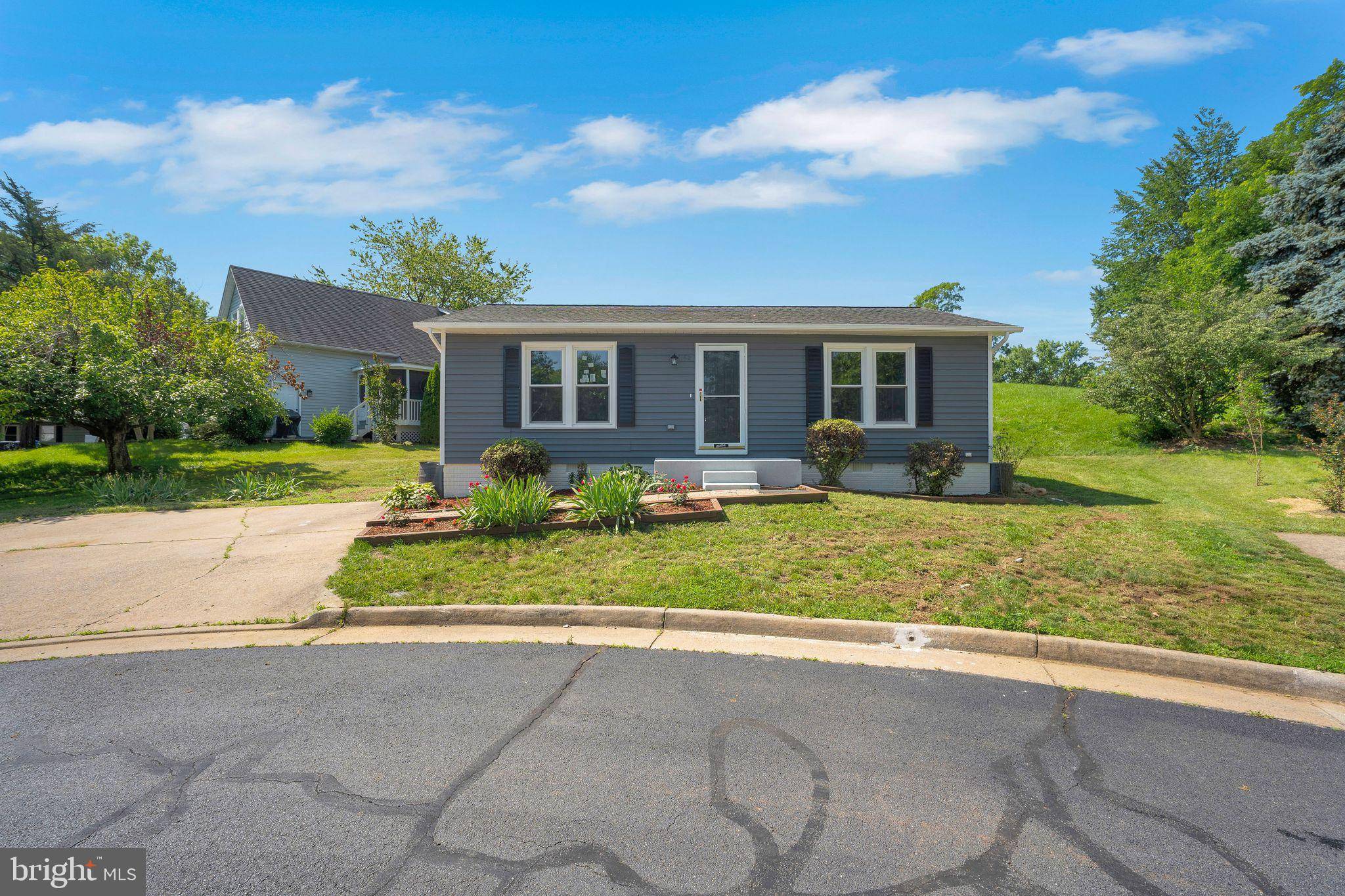 Leesburg, VA 20175,152 OAK VIEW DR SE