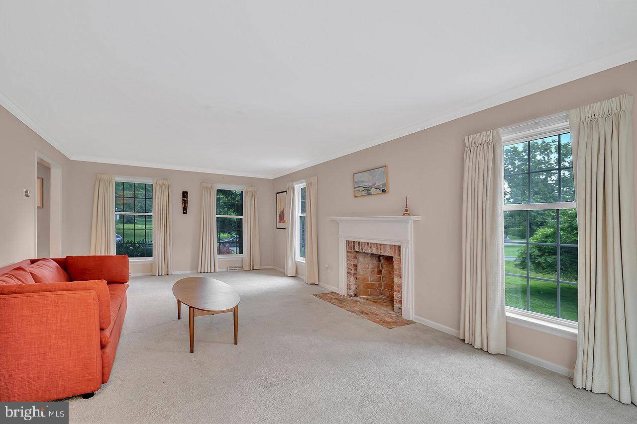 Pennington, NJ 08534,43 W SHORE DR