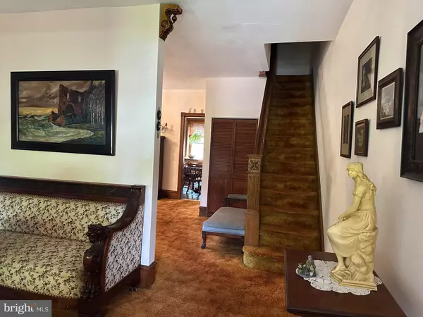 Jenkintown, PA 19046,116 TOWNSHIP LINE RD