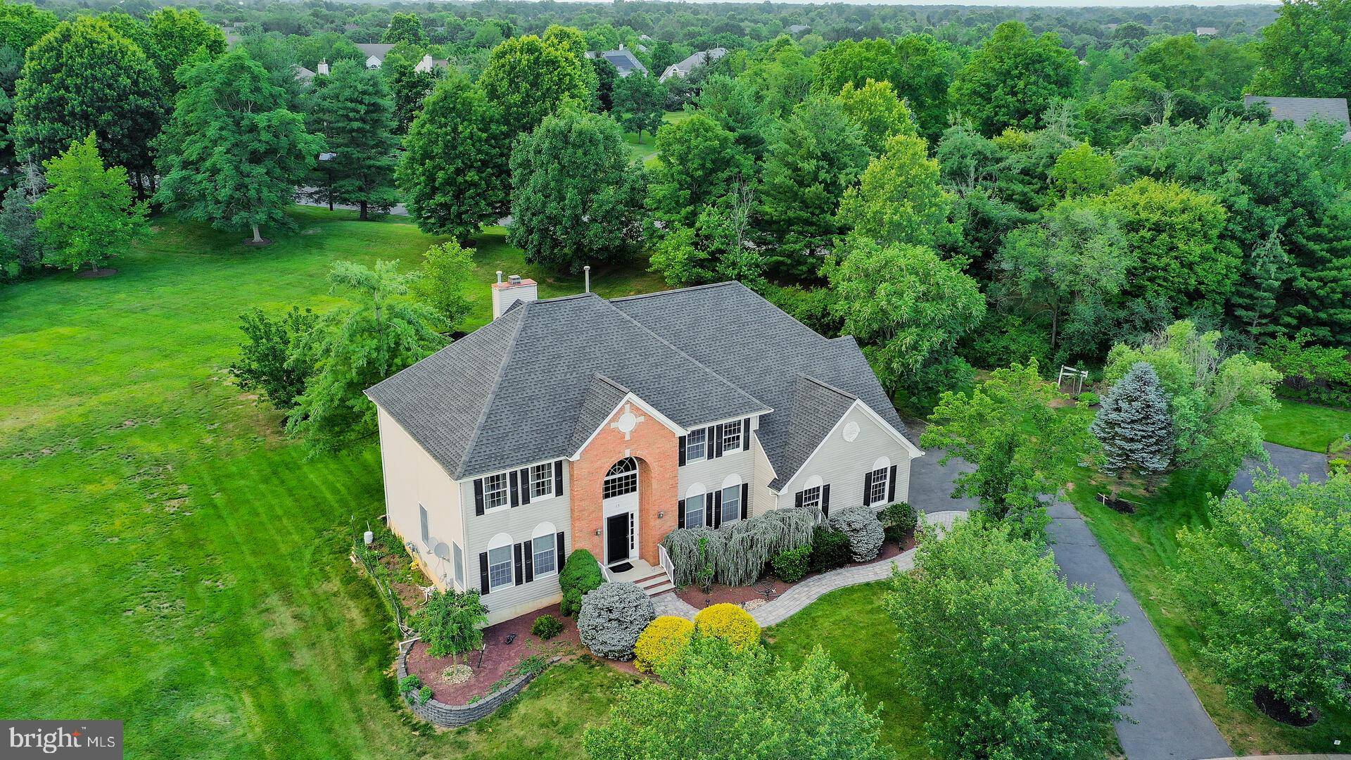 15 REGENTS CT, Belle Mead, NJ 08502