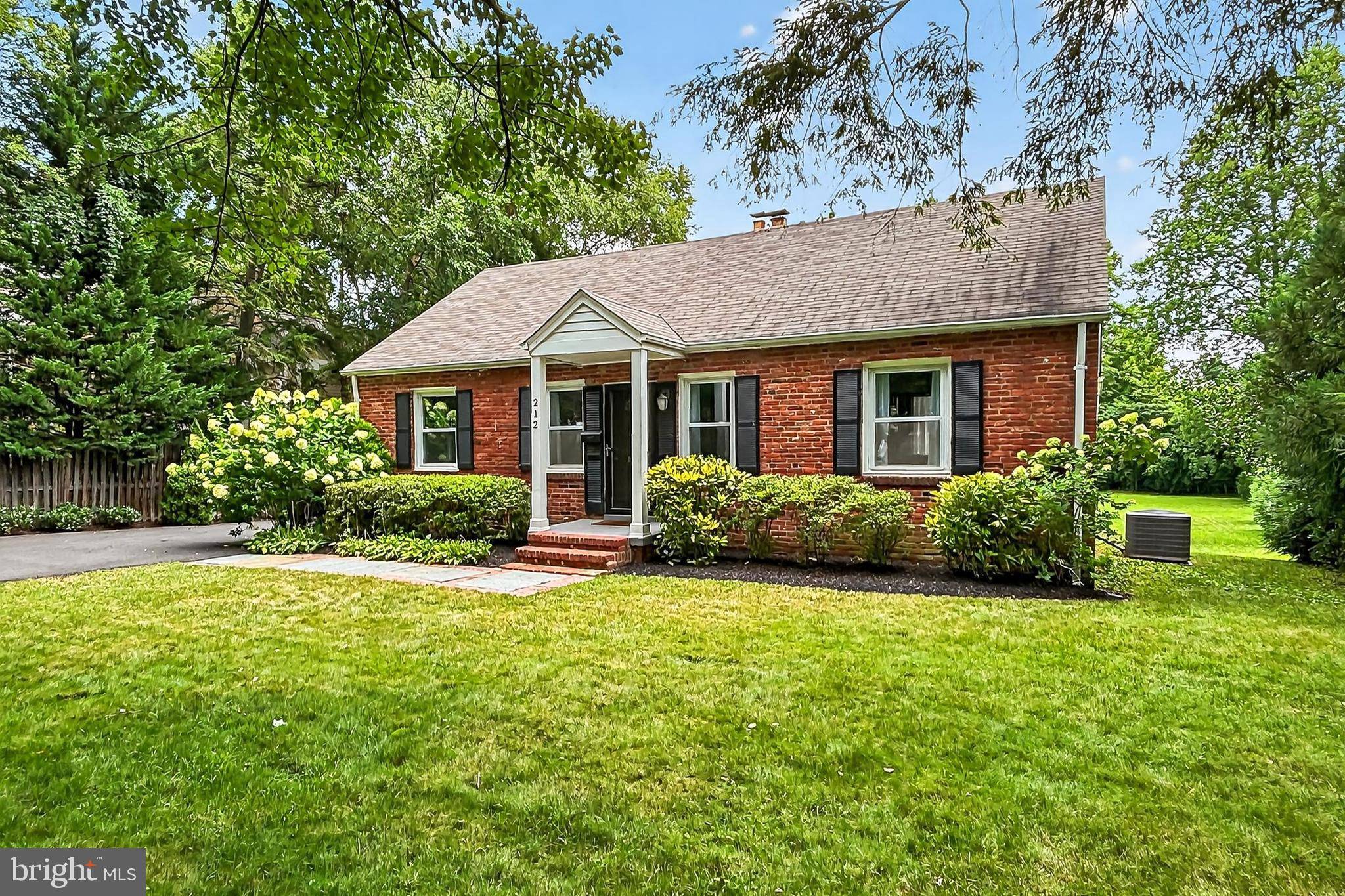 Falls Church, VA 22046,212 W JEFFERSON ST