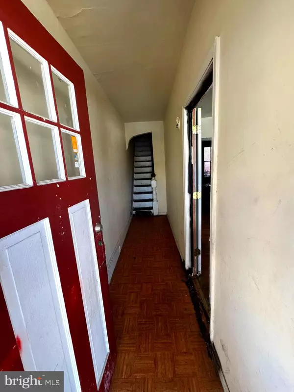 Trenton, NJ 08611,989 S BROAD ST