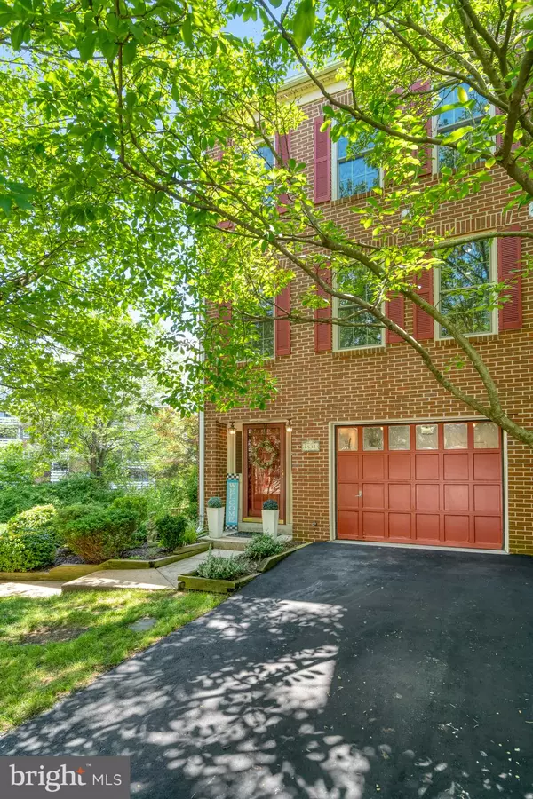Falls Church, VA 22042,7531 CHRISLAND CV