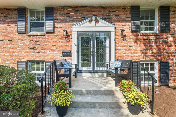 Alexandria, VA 22308,906 DANTON LN
