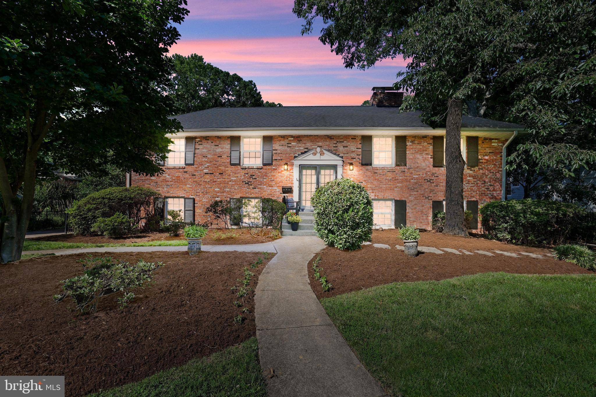 Alexandria, VA 22308,906 DANTON LN