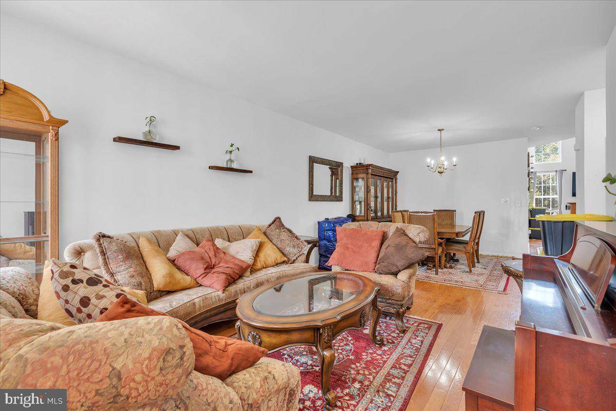 Deptford, NJ 08096,144 PENNSBURY LN