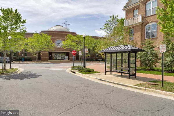 Herndon, VA 20170,815 BRANCH DR #305