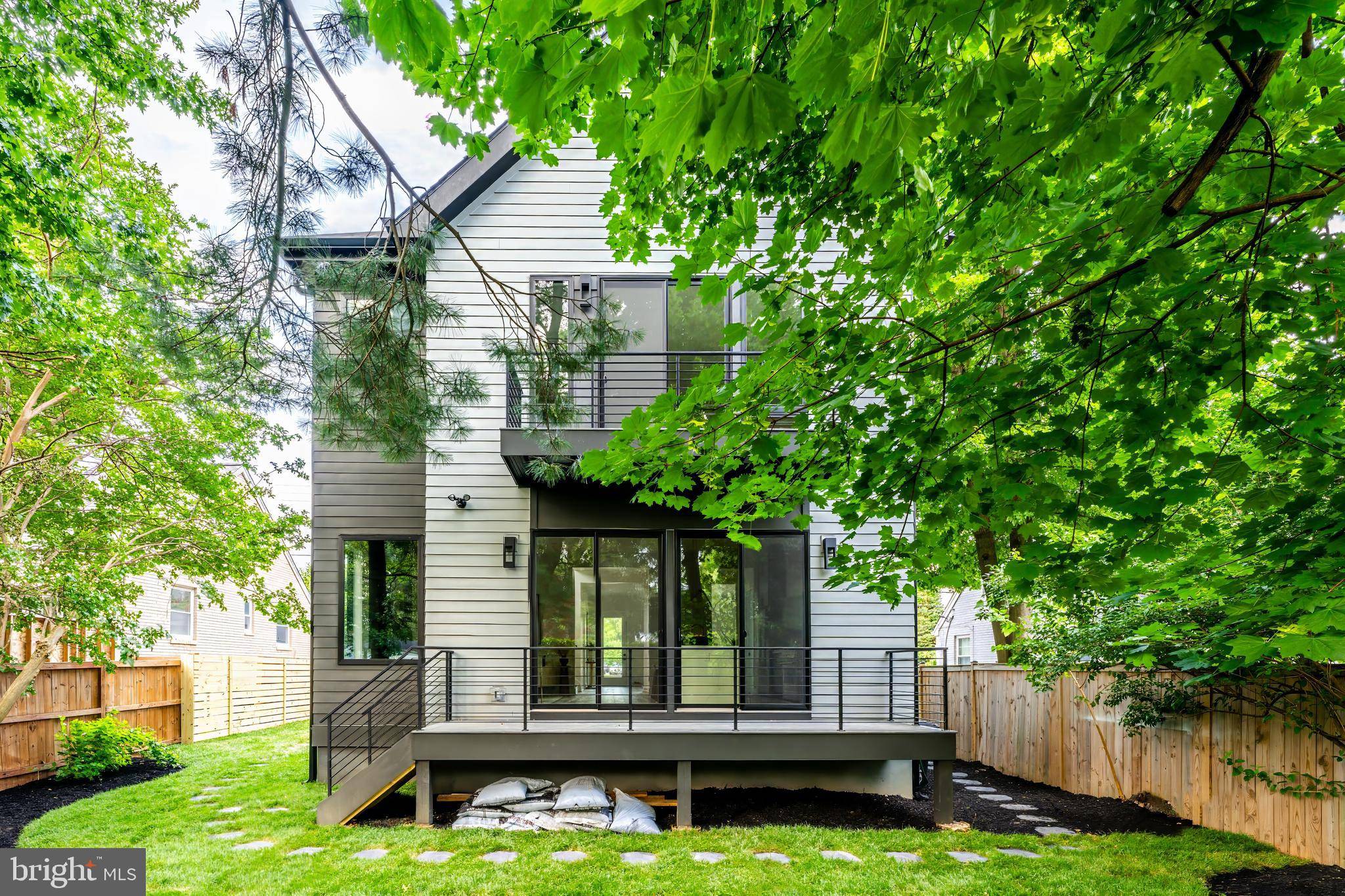 Arlington, VA 22205,824 N EDISON ST