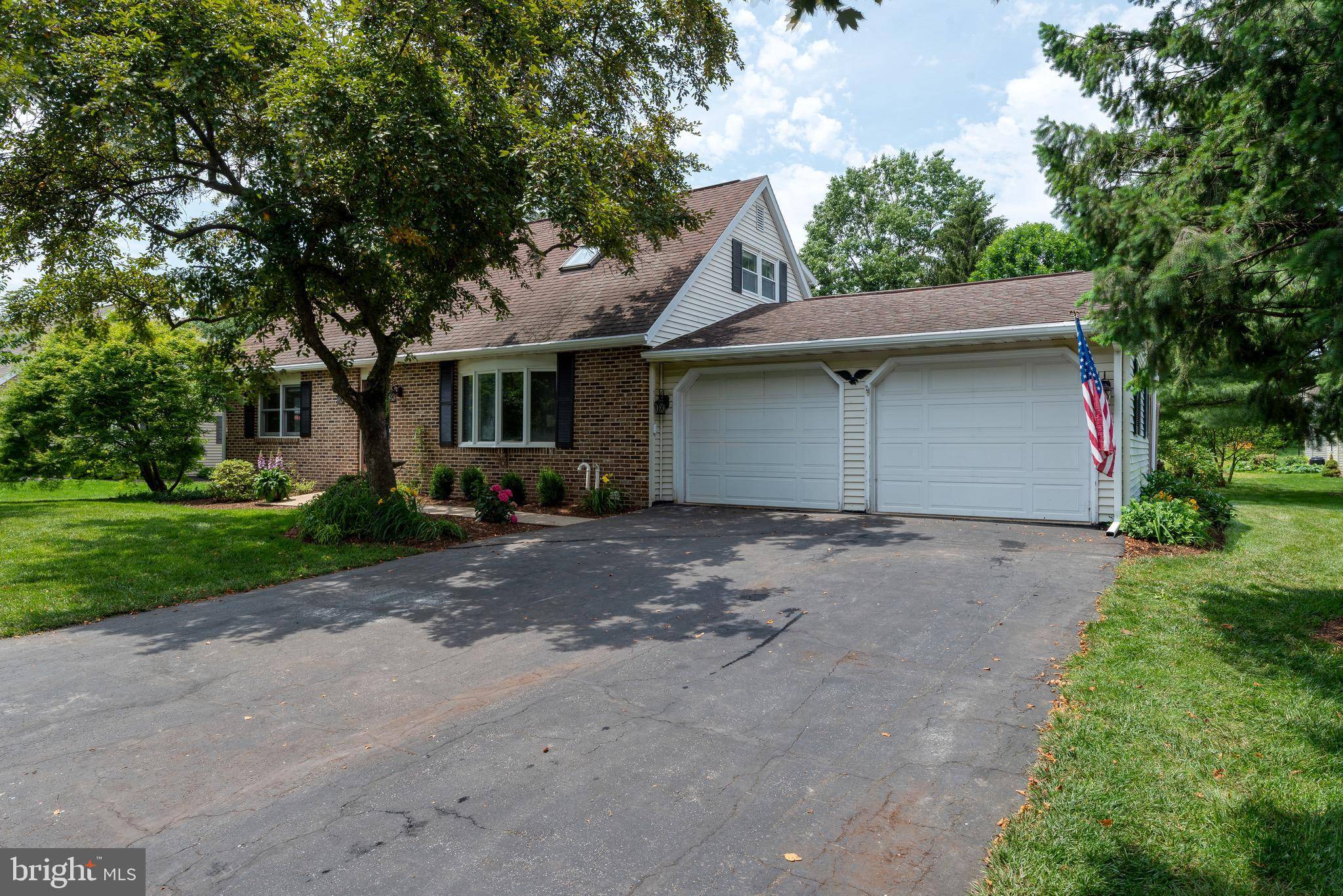 Lititz, PA 17543,27 BUTTONWOOD DR