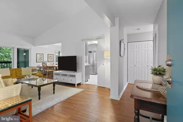 Reston, VA 20191,11800 BRETON CT #32C