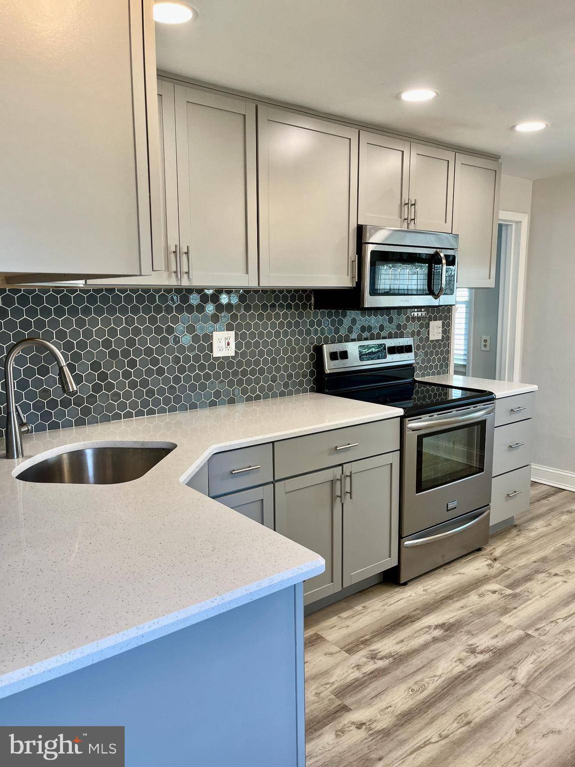 New Castle, DE 19720,211 MAY AVE