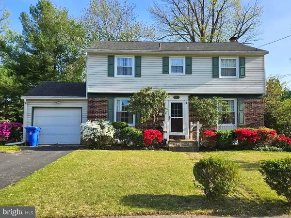 204 LAKESIDE DR, Glassboro, NJ 08028
