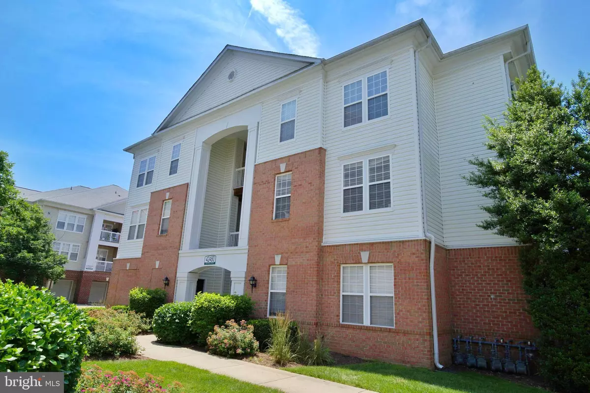 Brambleton, VA 20148,42480 ROCKROSE SQ #304