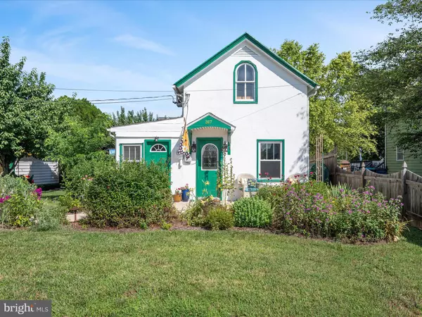 Berryville, VA 22611,317 FIRST ST