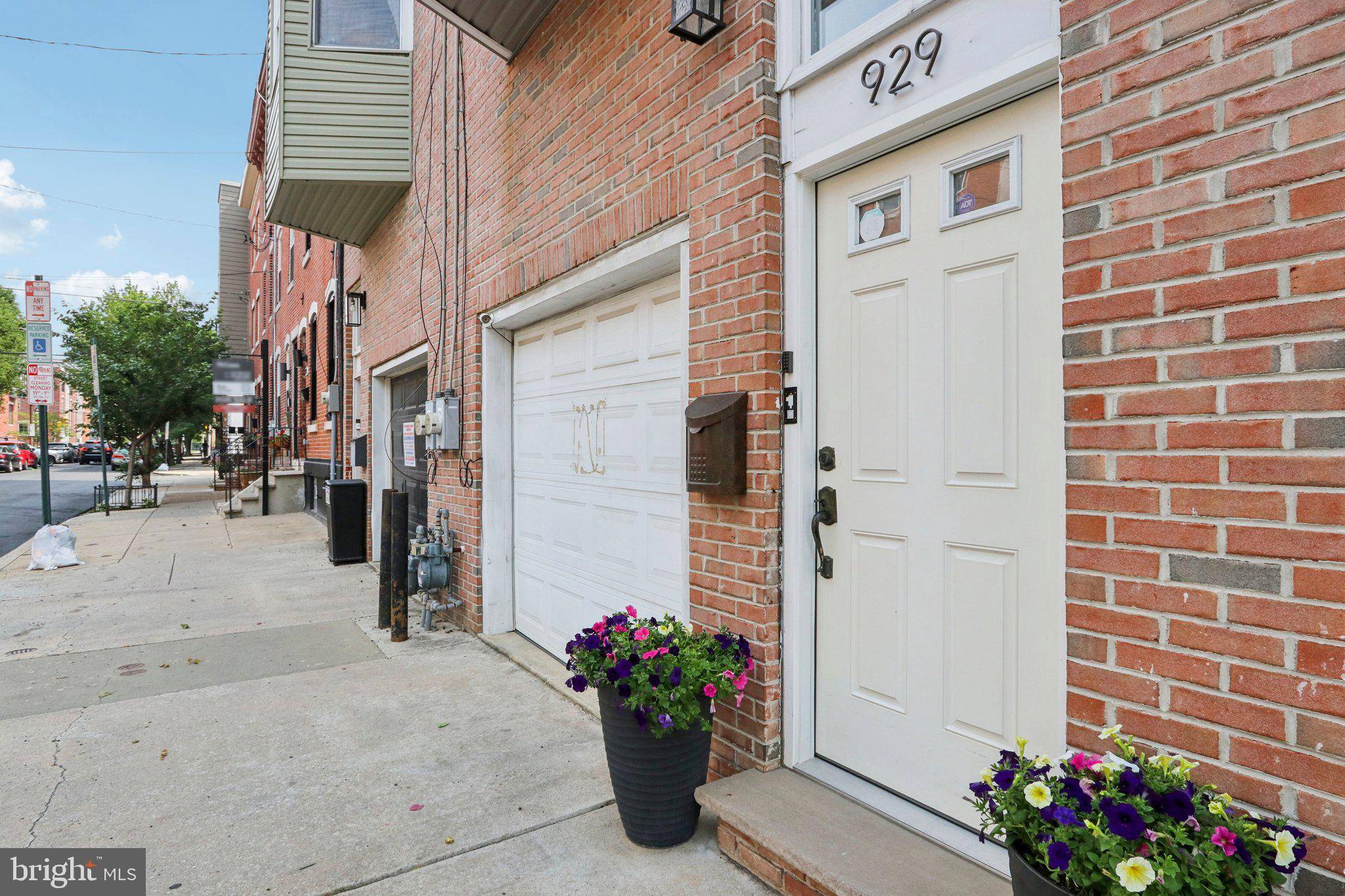 Philadelphia, PA 19146,929 S 18TH ST