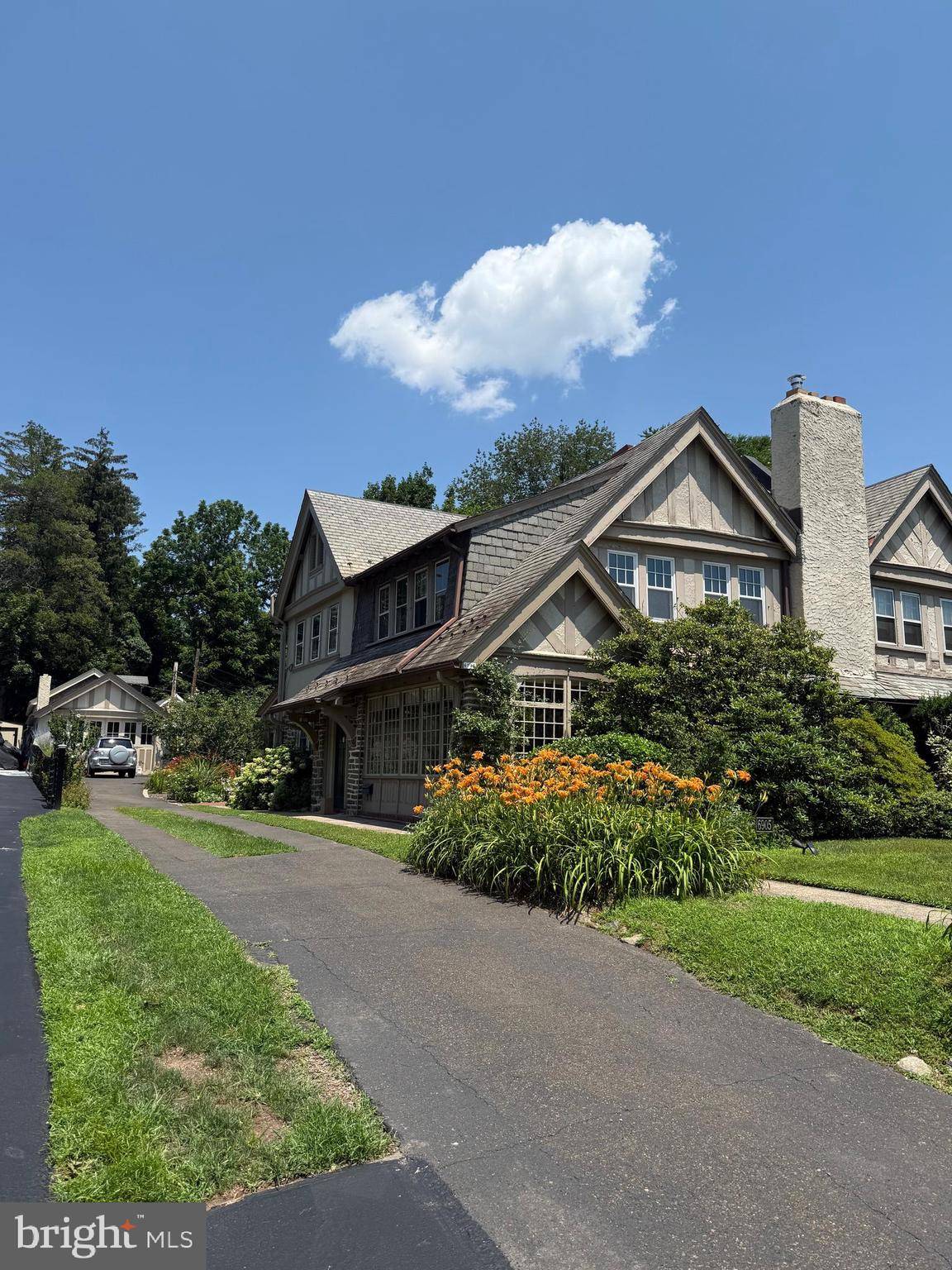 Philadelphia, PA 19119,6905 LINCOLN DR