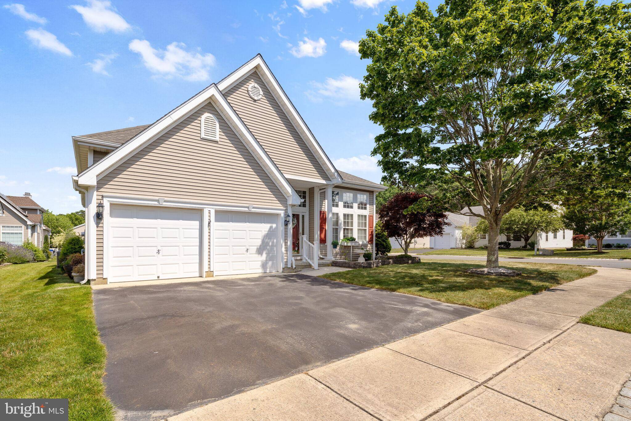 Barnegat, NJ 08005,2 WOODLAKE CT