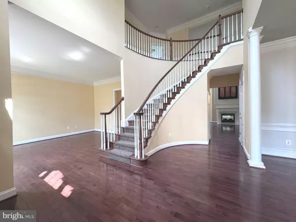 Ellicott City, MD 21043,5213 CARSON CT