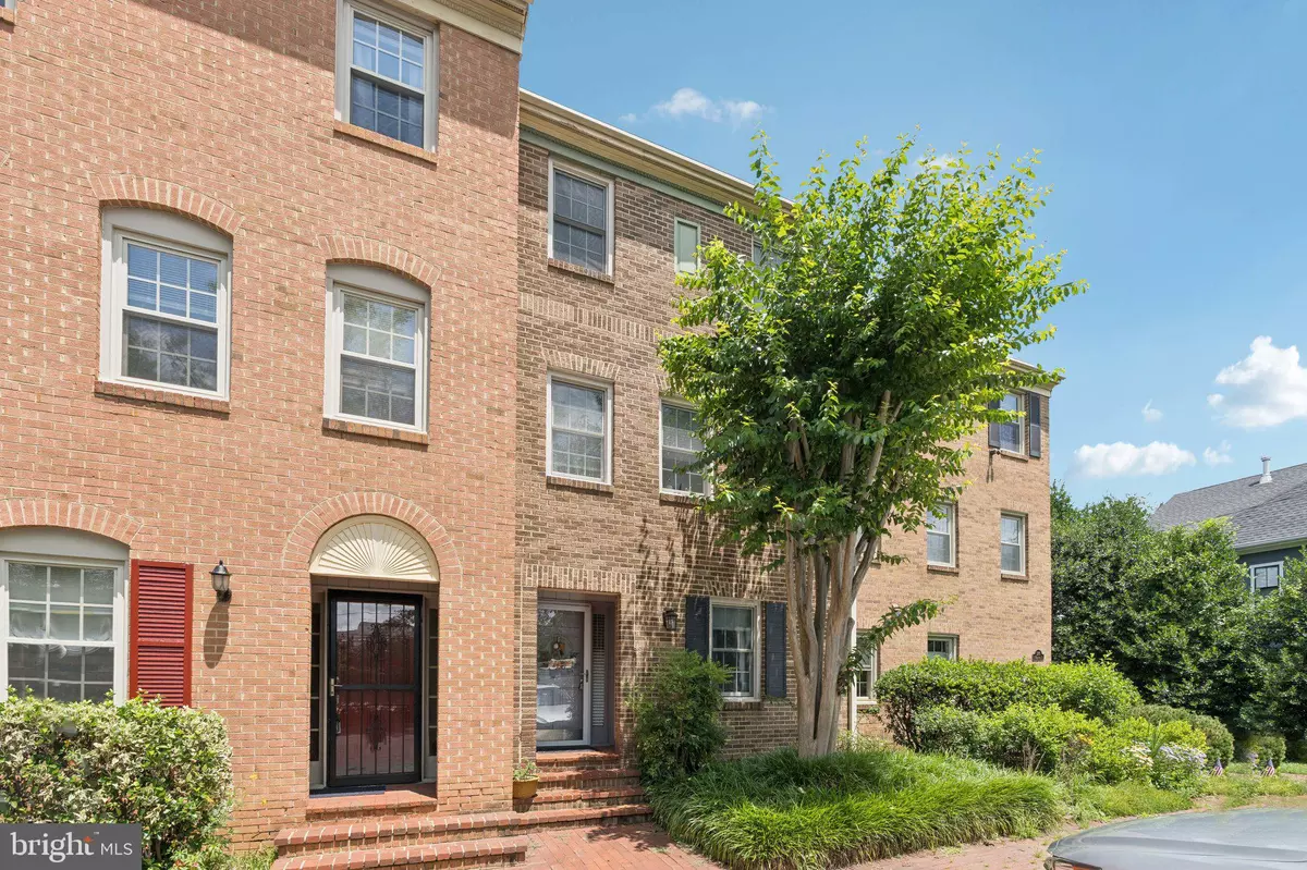 Falls Church, VA 22046,1272 S WASHINGTON ST