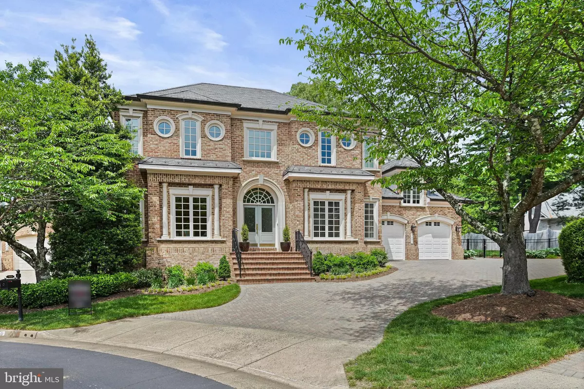 Mclean, VA 22102,7450 OLD MAPLE SQ